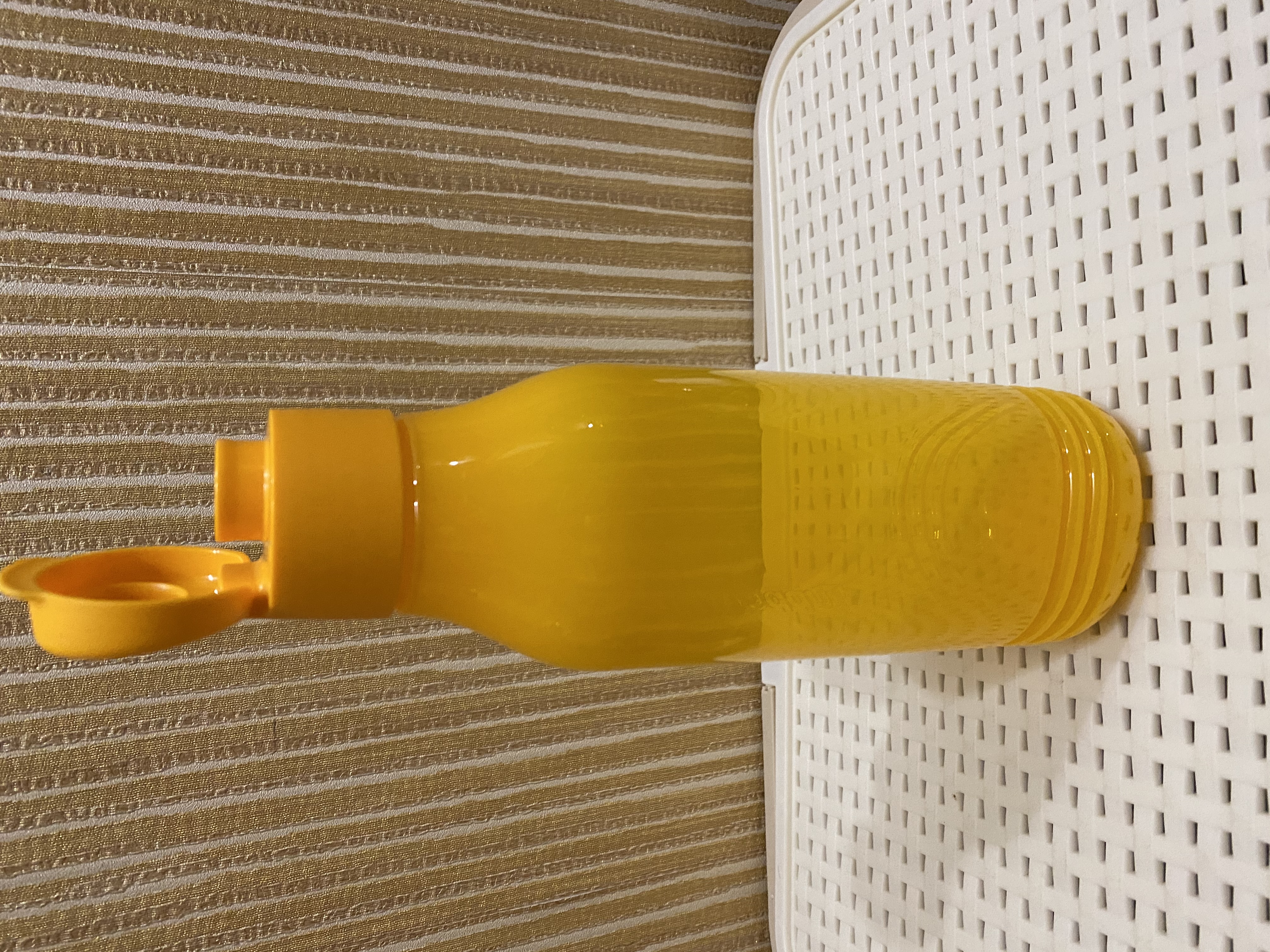 Бутылка с клапаном Tupperware